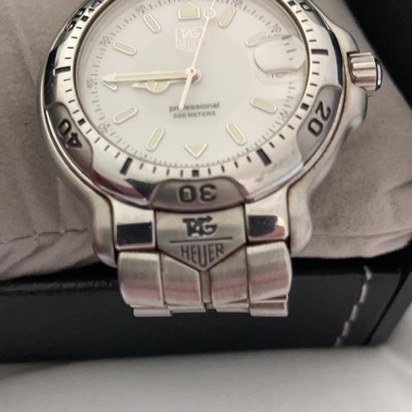 Tag Heuer 6000 Quartz Watch - Picture 6 of 16